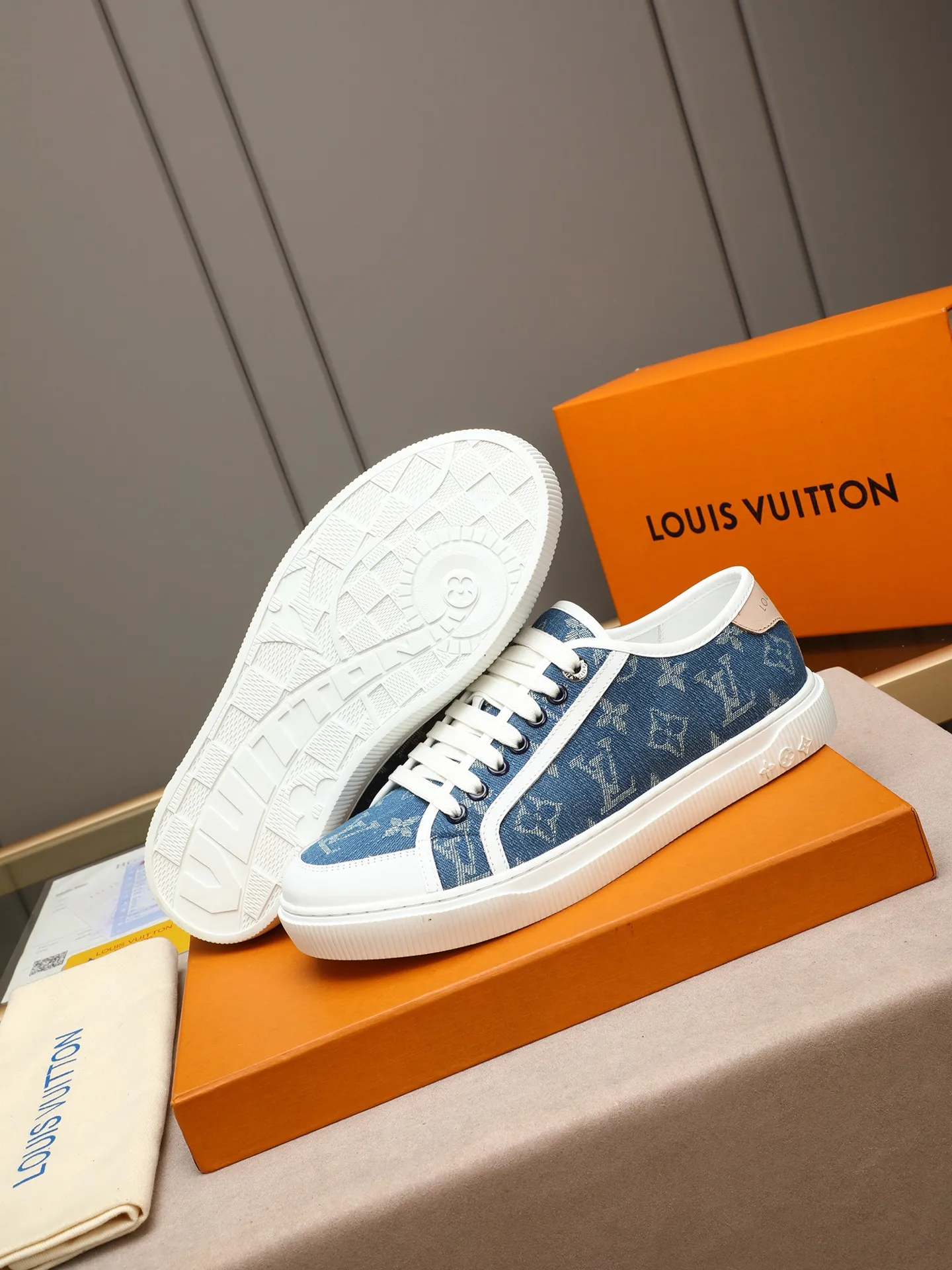 Men's Men's Shoes 💰440 𝐋𝐨𝐮𝐢𝐬 𝐕𝐮𝐢𝐭𝐭𝐨𝐧 𝟮𝟬𝟮𝟱/𝐬𝐬 Louis Vuitton's new spring and summer casual sports sneakers have a youthful atmosphere and are very youthful on the feet! Comfortable and light on the feet! The color is also very youthful! The upper is exclusively decorated with LV accessories! Make the whole shoe more flexible! The special electro-printed logo on the upper has a sense of design and is super recognizable! Beautiful and generous! ! It’s super easy to walk on! Specific denim surface material, sheepskin lining, original molded outsole Size: 38-44 (45 customized)